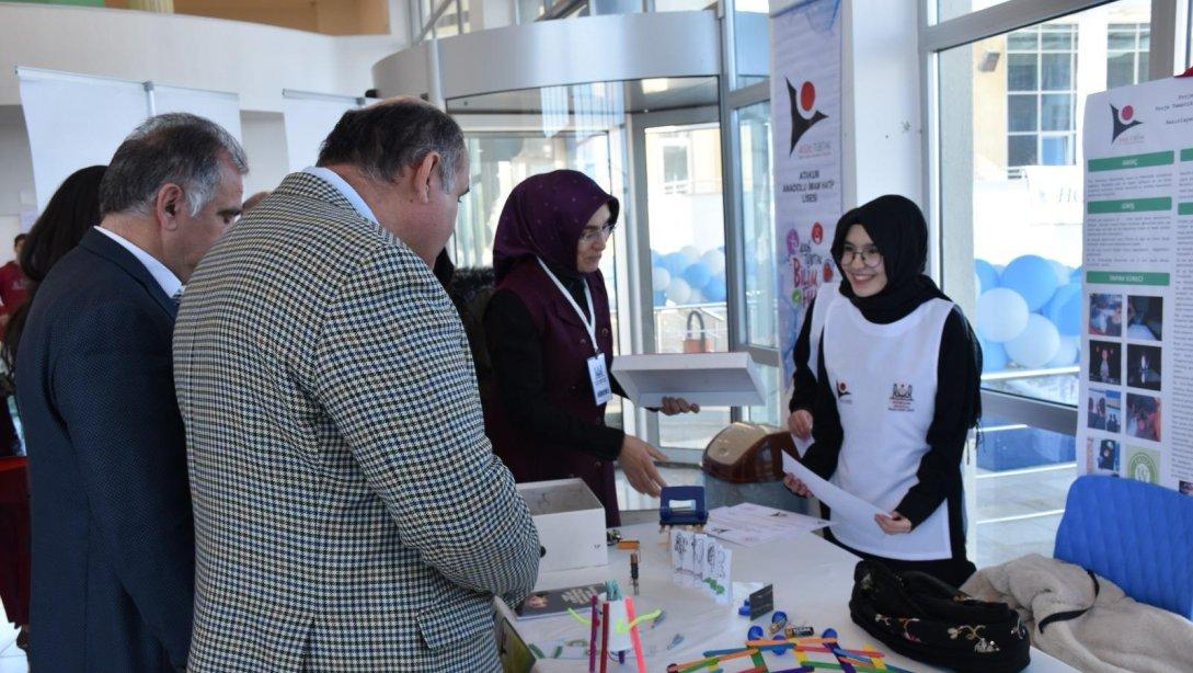Atakum ilçemizdeki Atakum Anadolu İmam Hatip Lisesi Tübitak 4006 Bilim Fuarında öğrencilerimiz projelerini sergilediler.